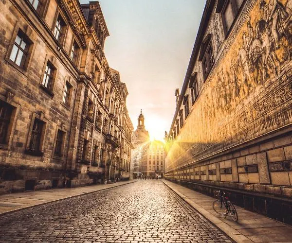 Gaestezimmer In Mit Dach-terrasse, Wohnbereich Und Kueche Quarto em Acomodações Particulares Dresden