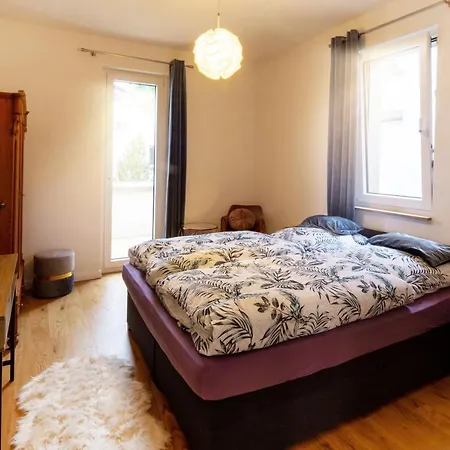 Gaestezimmer In Mit Dach-terrasse, Wohnbereich Und Kueche Dresden