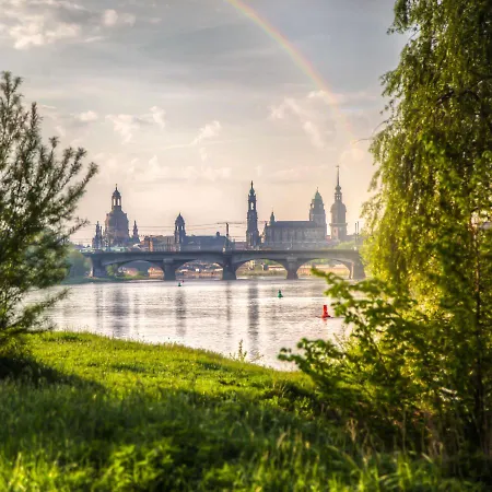 Gaestezimmer In Mit Dach-terrasse, Wohnbereich Und Kueche Quarto em Acomodações Particulares Dresden