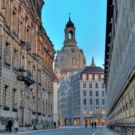 Gaestezimmer In Mit Dach-terrasse, Wohnbereich Und Kueche Проживание в семье Дрезден