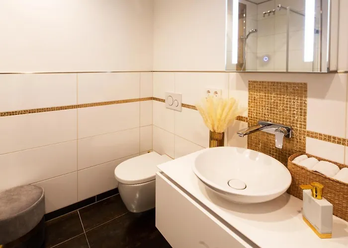 Gaestezimmer In Mit Dach-terrasse, Wohnbereich Und Kueche *