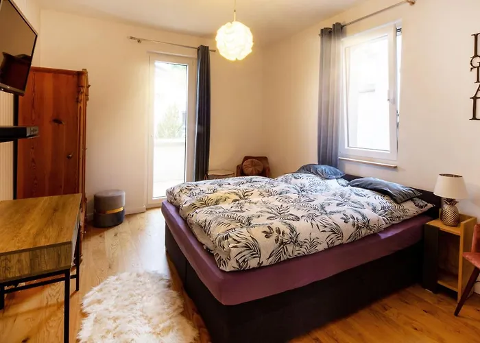 Gaestezimmer In Mit Dach-terrasse, Wohnbereich Und Kueche Drezno