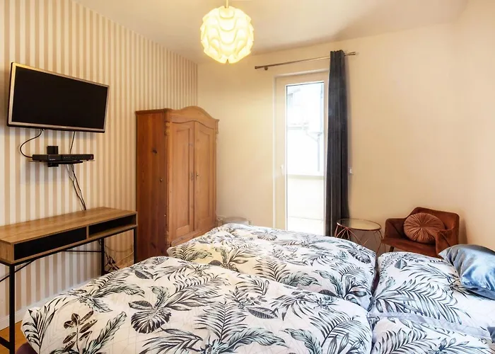 Gaestezimmer In Mit Dach-terrasse, Wohnbereich Und Kueche