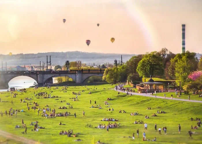 Gaestezimmer In Mit Dach-terrasse, Wohnbereich Und Kueche Alloggio in famiglia Dresda