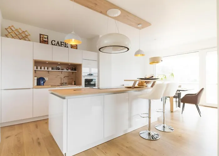 Gaestezimmer In Mit Dach-terrasse, Wohnbereich Und Kueche *