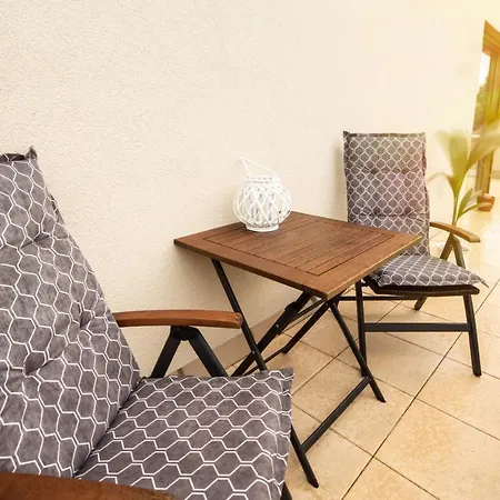 Gaestezimmer In Mit Dach-terrasse, Wohnbereich Und Kueche * Dresden