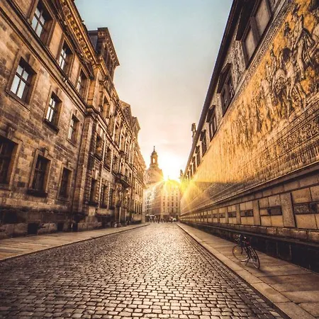 Gaestezimmer In Mit Dach-terrasse, Wohnbereich Und Kueche Privat bolig Dresden