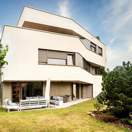 Gaestezimmer In Mit Dach-terrasse, Wohnbereich Und Kueche *