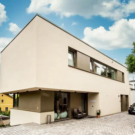 Gaestezimmer In Mit Dach-terrasse, Wohnbereich Und Kueche Rum i privatbostad Dresden