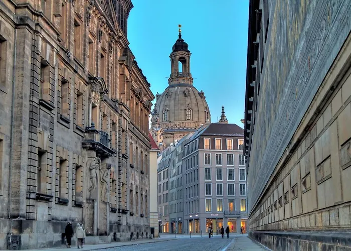 Gaestezimmer In Mit Dach-terrasse, Wohnbereich Und Kueche Rum i privatbostad Dresden